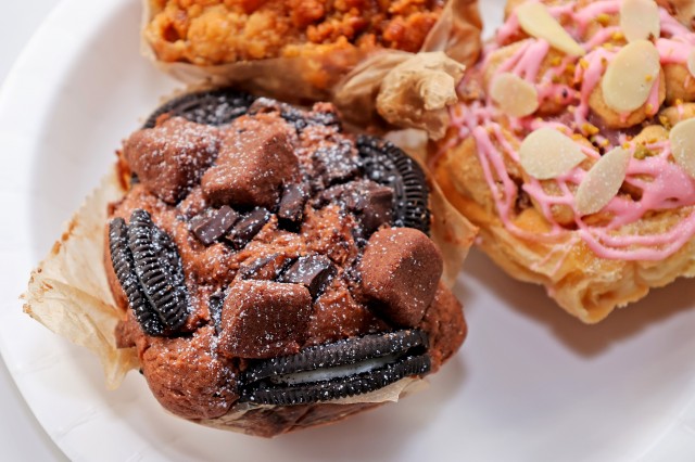 朝、起きられないあなたに❗️ マフィン専門店 ME BAKEのダブルチョコレートオレオマフィン