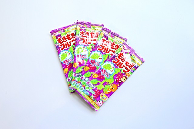 明治 presents クイズ脳で“グミっと”噛みくだくニュース。もぎもぎフルーツグミの食感と同じ【噛み応え「１」】の問題❗️